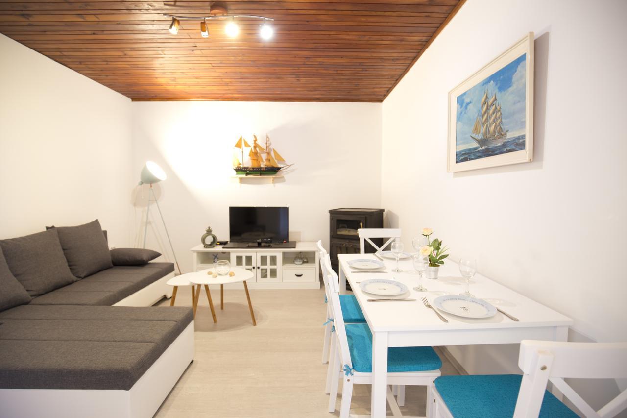 Corner Of Joy Apartment Вис Екстериор снимка