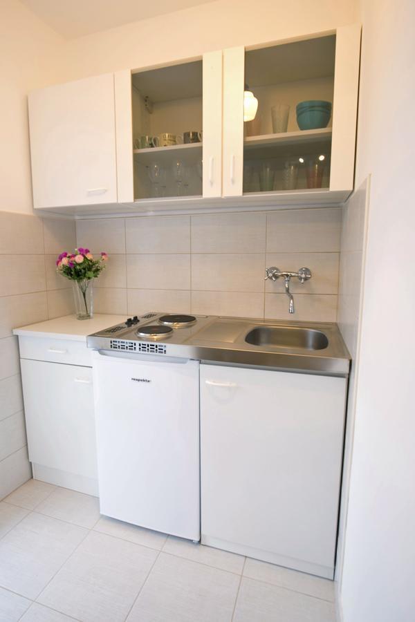 Corner Of Joy Apartment Вис Екстериор снимка