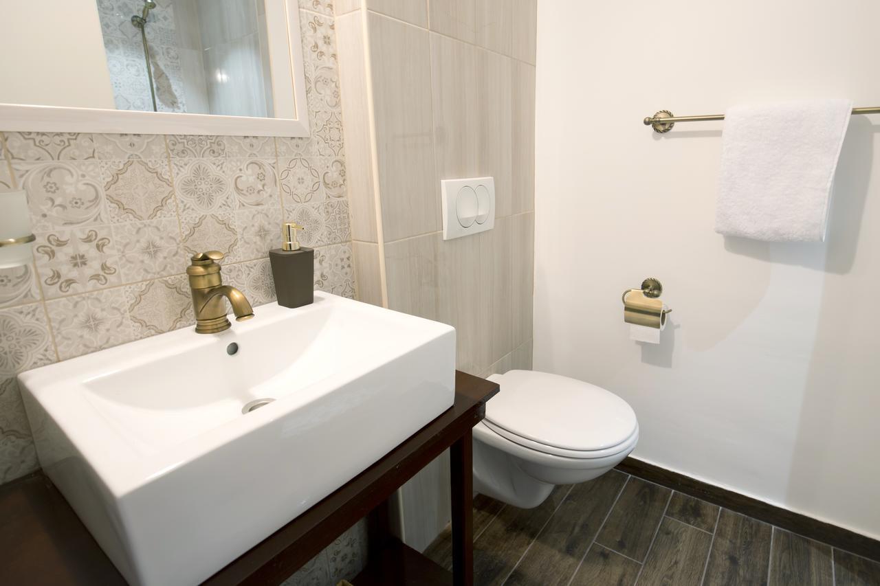 Corner Of Joy Apartment Вис Екстериор снимка