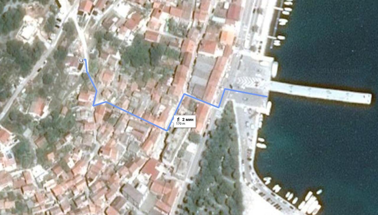 Corner Of Joy Apartment Вис Екстериор снимка